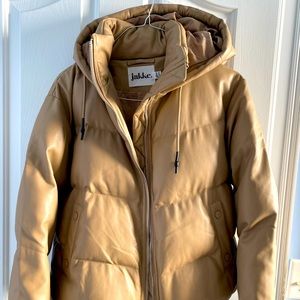 Jake Vegan Leather Puffer. Size M. Never worn. Color:biscuit